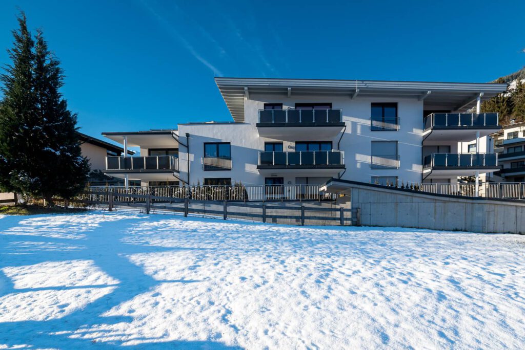 Aussenansicht, seitlich im Winter