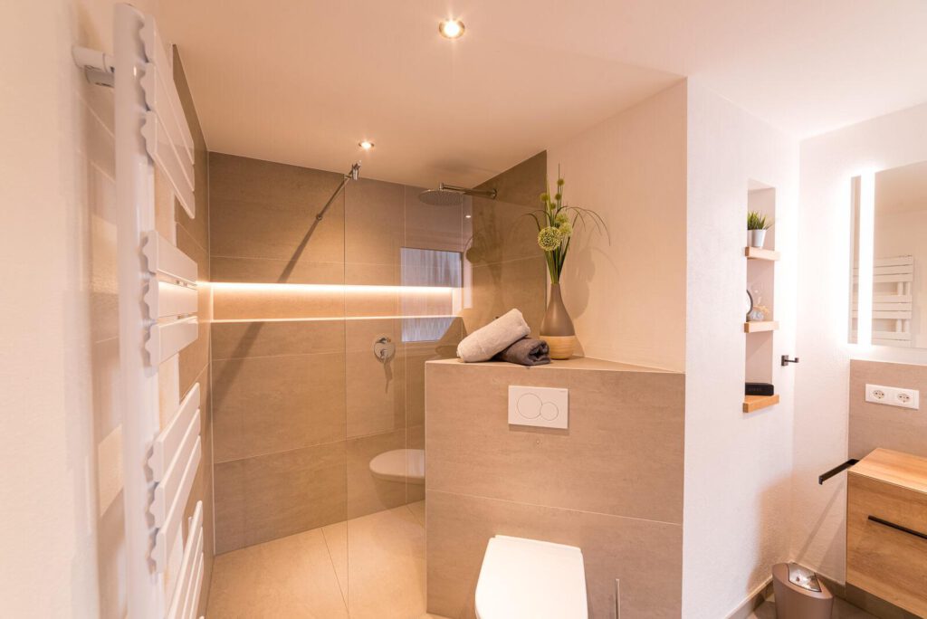 Badezimmer1, Blick auf die Dusche