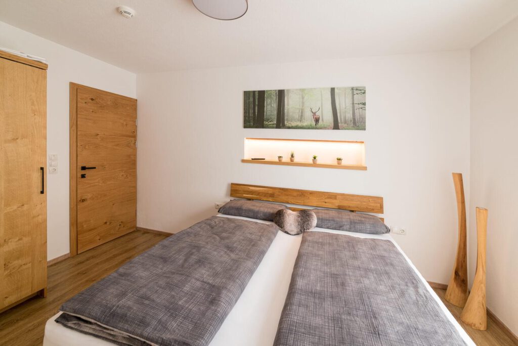 Schlafzimmer2, Blick aufs Bett